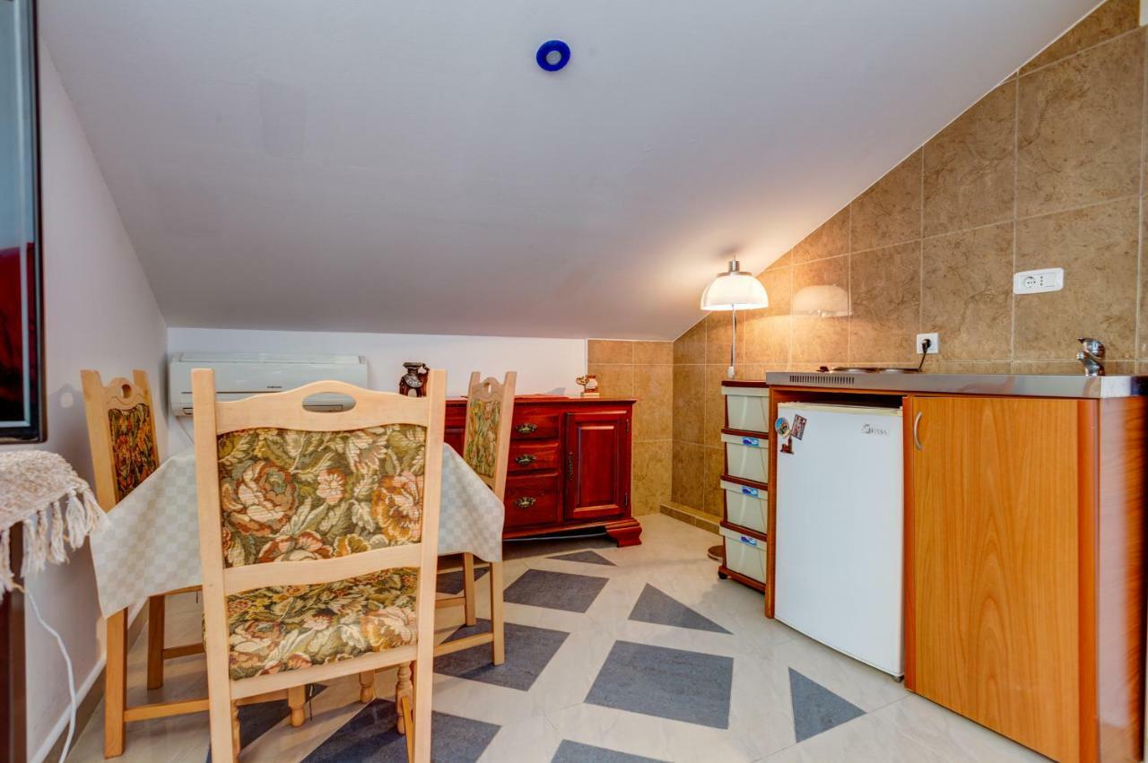 Apartment Stars Ii *